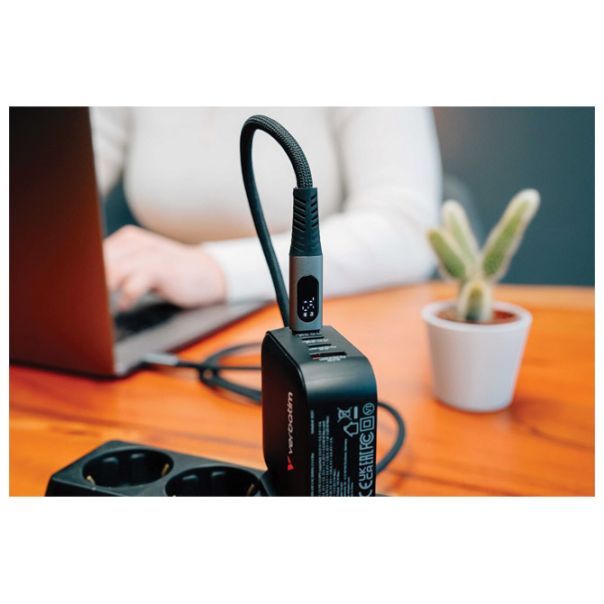 VERBATIM Kabal USB-C za sinhronizaciju i punjenje sa displejem 100W/120cm Sync & Charge 31848 crni - EP3012855