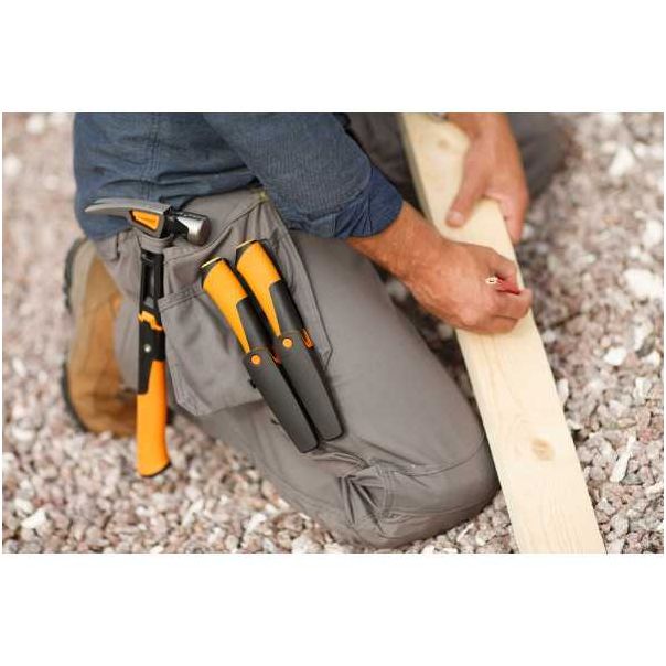 FISKARS Nož sa oštračem 1023618 - 046846