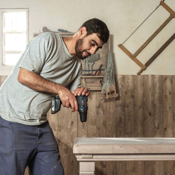 BOSCH Akumulatorska bušilica - odvrtač GSR 180-Li, 18V, 2x2,0Ah u koferu + 23-delni set pribora - 06019F810A