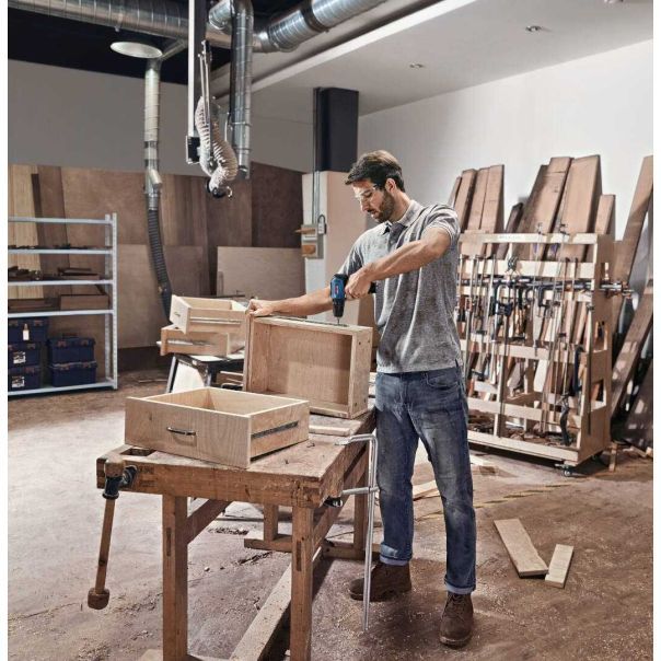 BOSCH Aku bušilica-odvrtač GSR 12V-30 u torbi sa 2 x 2,0 Ah Li-ion + 39-delni set pribora - 06019G9001