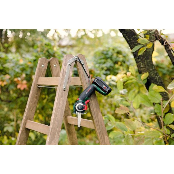 BOSCH Ubodna univerzalna aku. testera AdvancedCut 18 Solo; bez baterije i punjača - 06033D5100