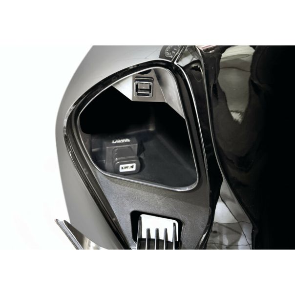 LAMPA Usb-fix omega utičnica - 10478LAM001