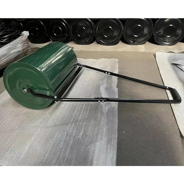 Valjak za ravnanje zemlje i travnjaka - EP2949400