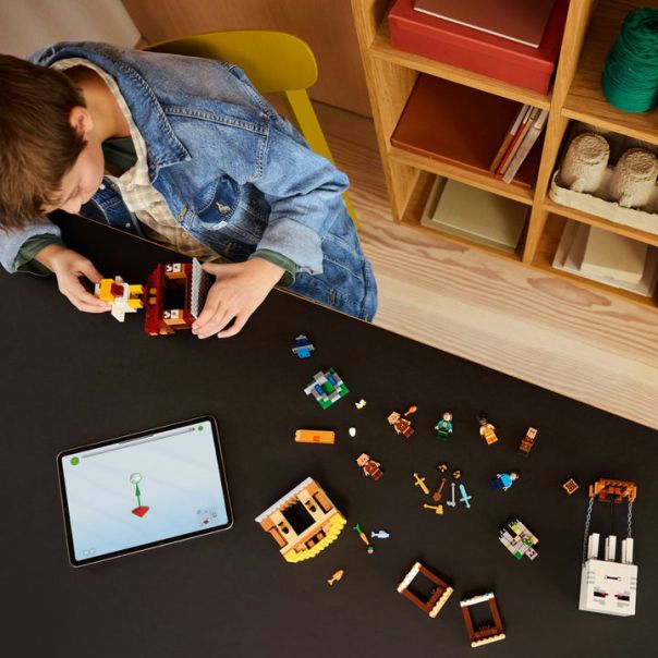 LEGO 21273 Napad avetinjskog balona na selo - 281876