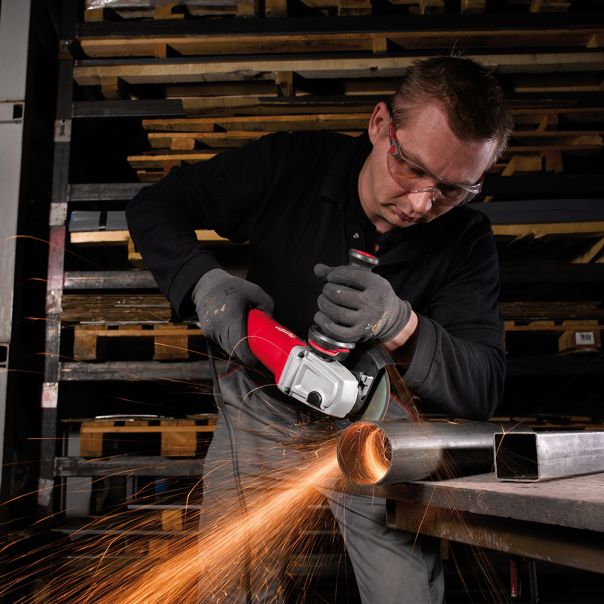 MILWAUKEE Ugaona brusilica 125mm 1000W - AGV 10-125 EK - 4933451222