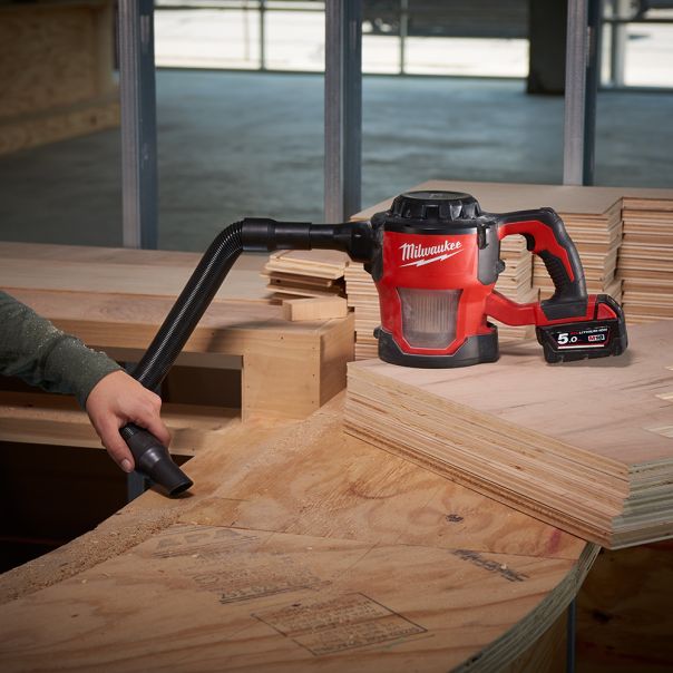 MILWAUKEE Aku. ručni usisivač 18V - M18CV-0, SOLO (bez baterije i punjača) - 4933459204