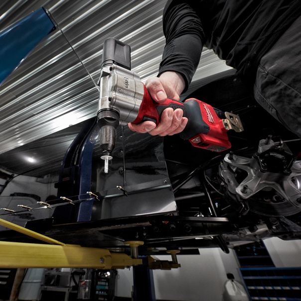 MILWAUKEE Aku. pištolj za pop nitne 12V 2Ah - M12BPRT-201X - 4933464405