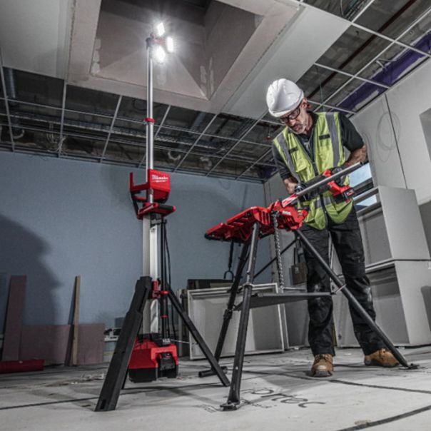 MILWAUKEE LED Reflektor sa postoljem 18V - M18HOSALC-0 - 4933478116