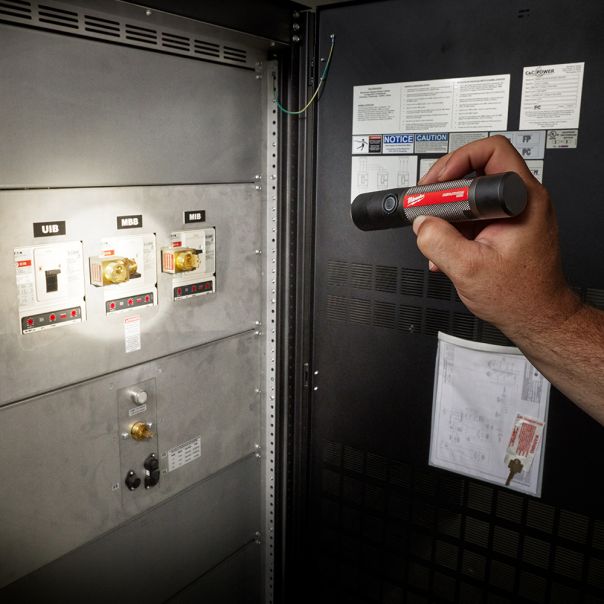 MILWAUKEE Aku. ručna baterijska lampa - L4FMLED-301 - 4933479770