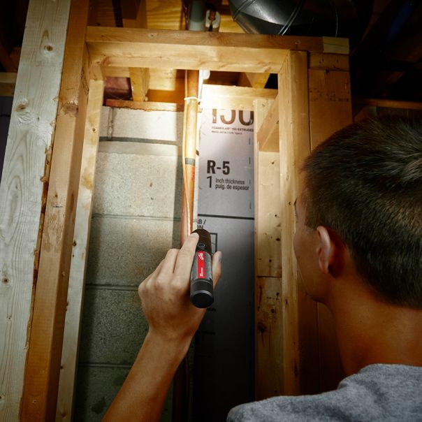 MILWAUKEE Aku. ručna baterijska lampa - L4FMLED-301 - 4933479770