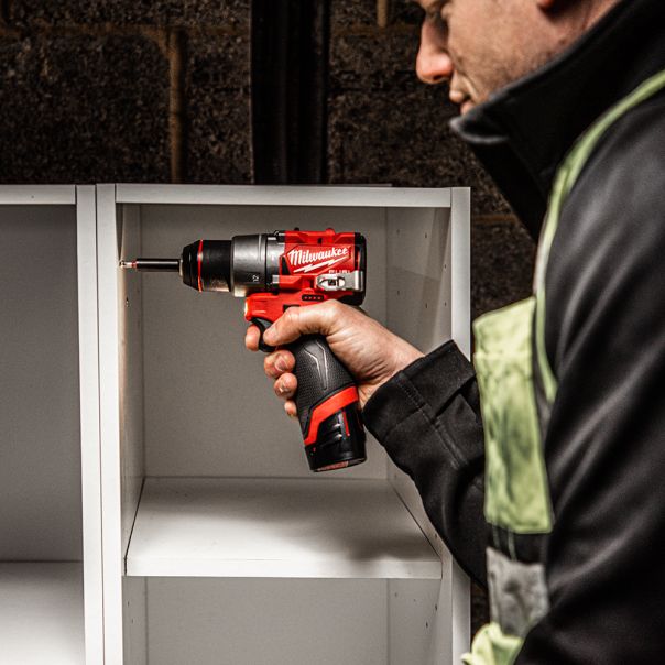 MILWAUKEE Aku. bušilica 12V 2x2Ah - M12FPD2-202X - 4933479868