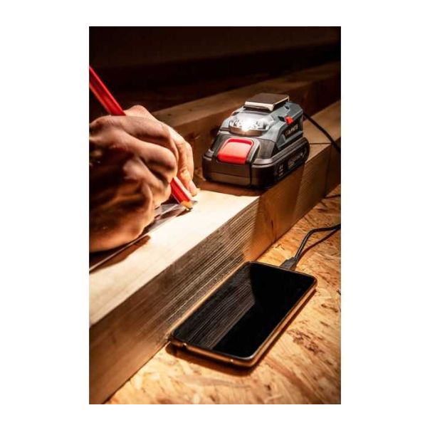 GRAPHITE USB adapter sa led lampom - 58G025