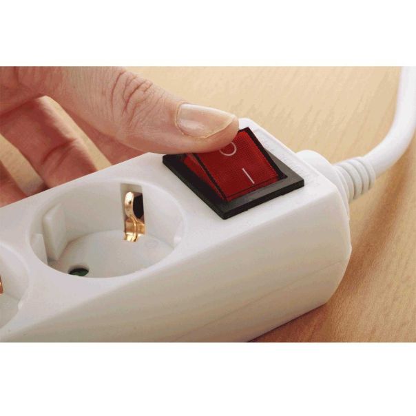 HOME Produžni kabl, 6 utičnice, prekidač, 1.5mm², 3 met, beli - NV 6K-3/WH/1,5 - 13925