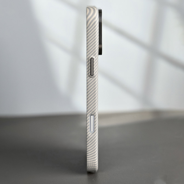 Maska za iPhone 17 krem Mag Case Kevlar Ultra Thin - EP2848001