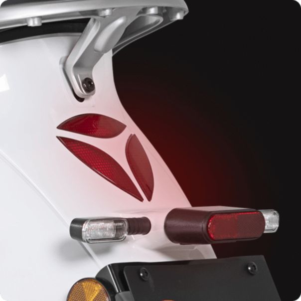 YADEA M6 baterijski skuter 72V 23Ah crvena - 079992