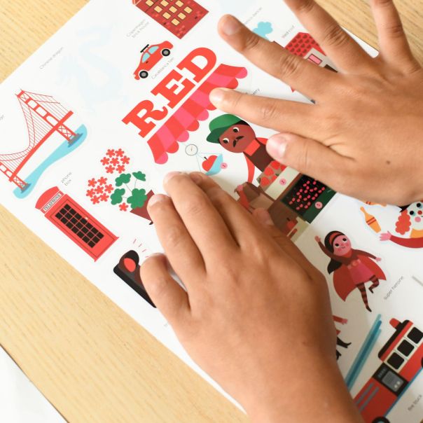 POPPIK Edukativni poster s nalepnicama Mini otkrića: Crvena boja - MIN006