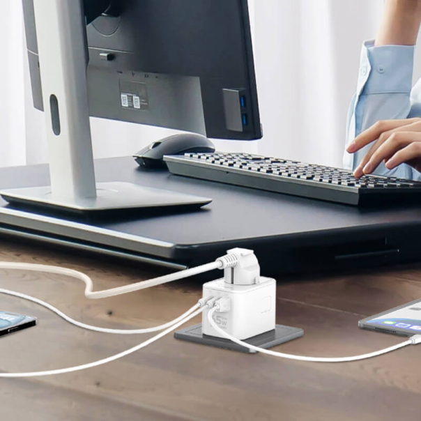 LDNIO Adapter strujni travel Z8 UK/EU/US/AU 1xUSB + 2xUSB-C 45W beli - 618979