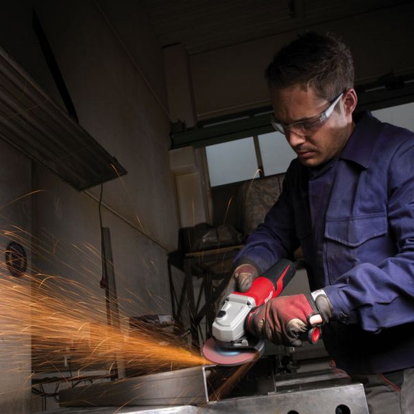 MILWAUKEE Ugaona brusilica sa odsisavanjem 125mm 1550W - AGV 15-125 XE DEG-SET - 4933448830