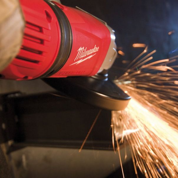 MILWAUKEE Ugaona brusilica 230mm 2600W - AGVM 26-230 GEX - 4933402365