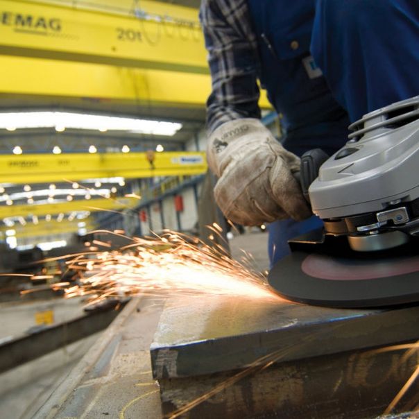 MILWAUKEE Ugaona brusilica 230mm 2600W - AGVM 26-230 GEX - 4933402365