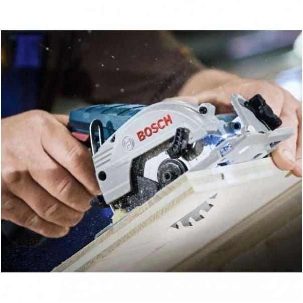 BOSCH Aku kružna testera GKS 12V-26 SOLO sa dodatnim priborom za usisavanje prašine - 06016A1001