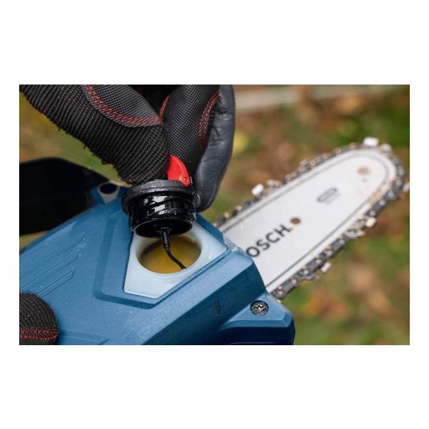 BOSCH Aku lančana testera GKE 18V-15 - bez baterije i punjača - 06008D7000