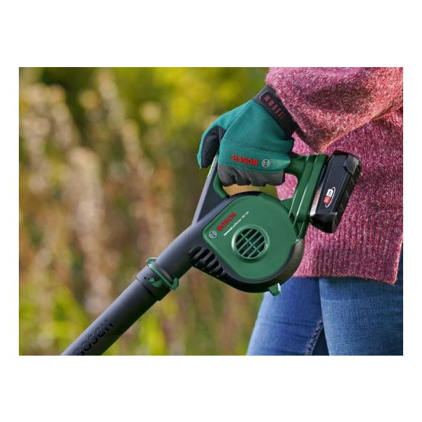 BOSCH Aku duvač lišća UniversalLeafBlower 18V-130 - bez baterije i punjača - 06008A0601