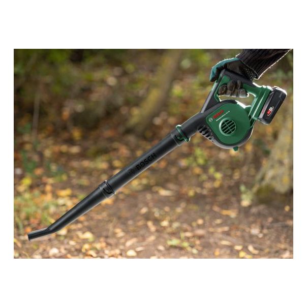 BOSCH Aku duvač lišća UniversalLeafBlower 18V-130 - bez baterije i punjača - 06008A0601