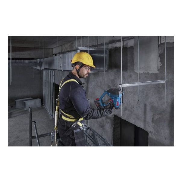 BOSCH Aku sekač navojnih šipki GGC 18V-12 Solo; bez baterije i punjača u L-BOXX koferu 06019M8001 - 06019M8001