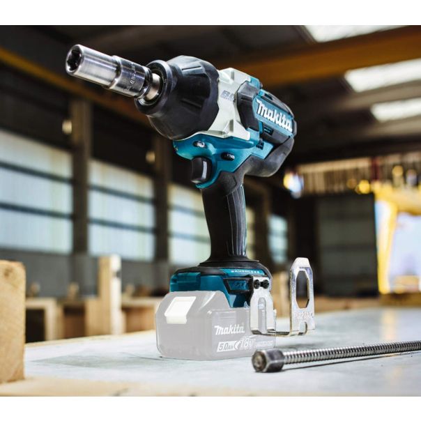 MAKITA Akumulatorski udarni odvrtač DTW1002Z; bez baterije i punjača - DTW1002Z