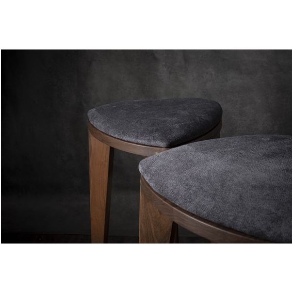 MEDA FURNITURE Terza Stoffa – Barska stolica od oraha sa tapaciranim sedištem - OrahTerStof35