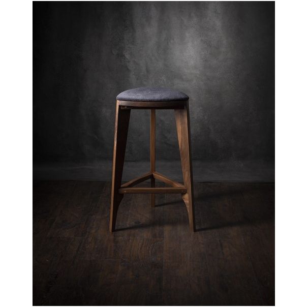 MEDA FURNITURE Terza Stoffa – Barska stolica od oraha sa tapaciranim sedištem - OrahTerStof35