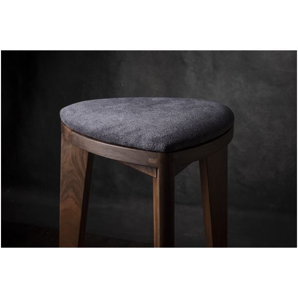 MEDA FURNITURE Terza Stoffa – Barska stolica od oraha sa tapaciranim sedištem - OrahTerStof35