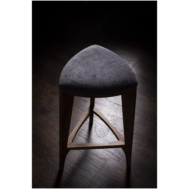 MEDA FURNITURE Terza Stoffa – Barska stolica od oraha sa tapaciranim sedištem - OrahTerStof35