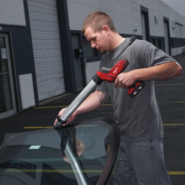 MILWAUKEE Aku. pištolj za ‘kobasice’ 18V 2Ah - C18PCG/600A-201B - 4933441305