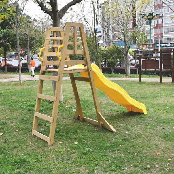 Dečija drvena penjalica sa toboganom KINDER HOME - C440