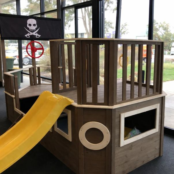 Dečija drvena penjalica Piratski brod sa toboganom i peskarnikom KINDER HOME - EP2882603