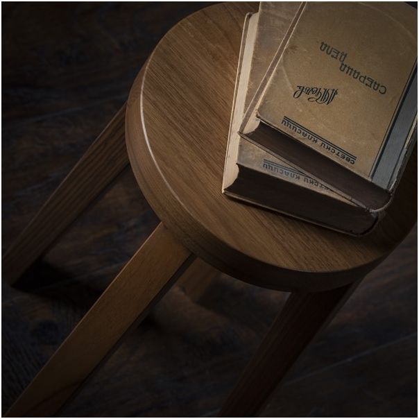 MEDA FURNITURE Orahov krug – pomoćni stočić - StoKrug45