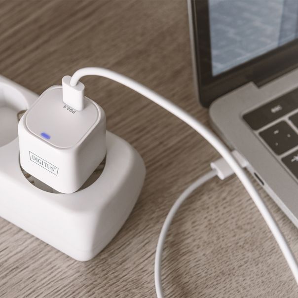 DIGITUS Mini univerzalni Kućni punjač 20W DA-10060, bela - DA-10060