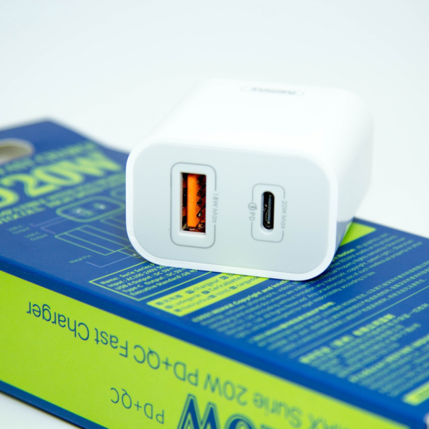 Kucni punjac REMAX RP-U68 QC+PD Fast charger 20W beli - 97889