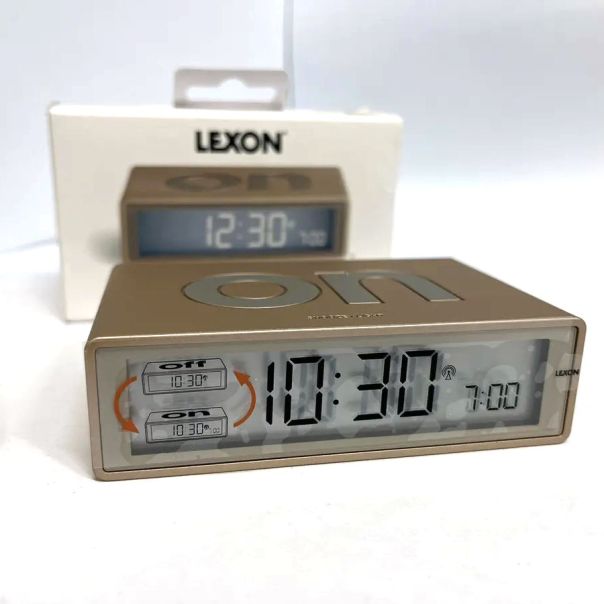 LEXON Reverzibilni sat sa alarmom FLIP+ TRAVEL, zlatna - LR151D1