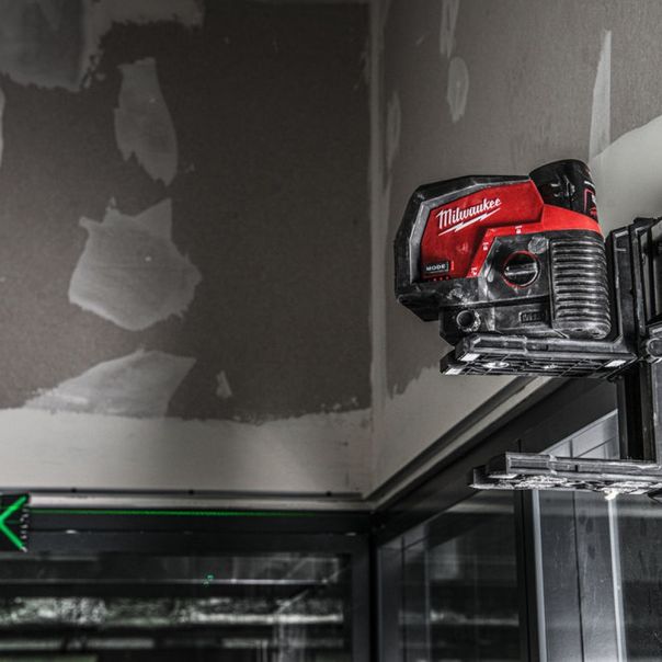 MILWAUKEE Aku. zeleni 3D laser 30m 12V - M12CLLP-301C - 4933478100