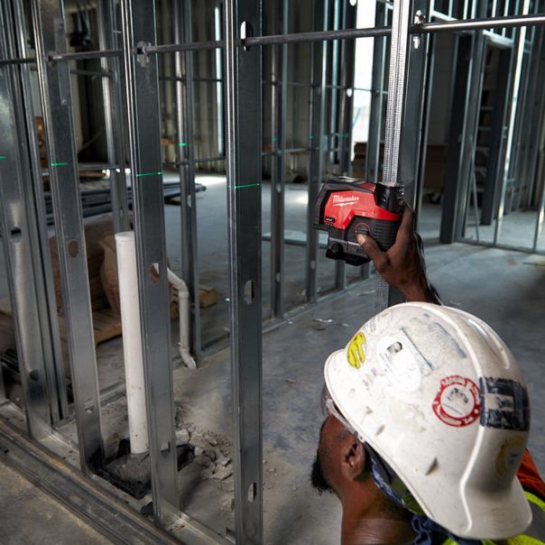 MILWAUKEE Aku. zeleni 3D laser 30m 12V - M12CLLP-301C - 4933478100