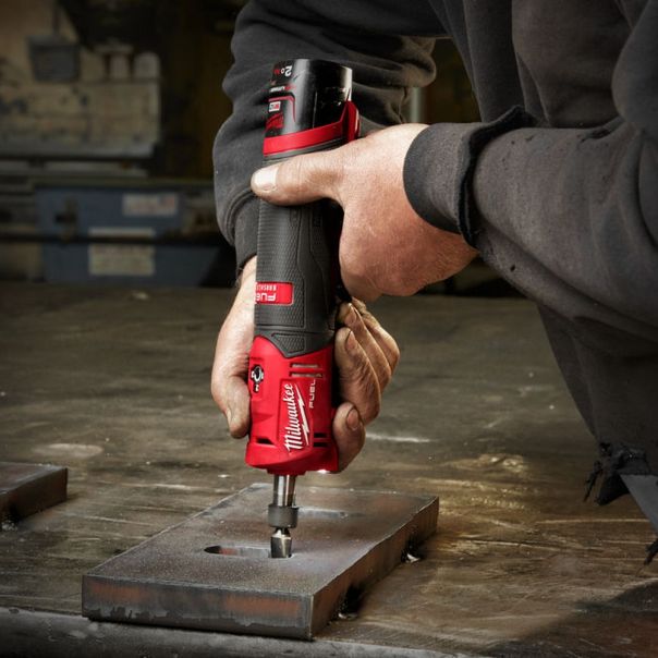 MILWAUKEE Aku. čeona brusilica 12V 2x2Ah – M12FDGS-422B - 4933471436