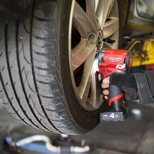 MILWAUKEE Aku. udarni odvijač  1/2” 12V 2x4Ah - M12FIWF12-422X - 4933464616