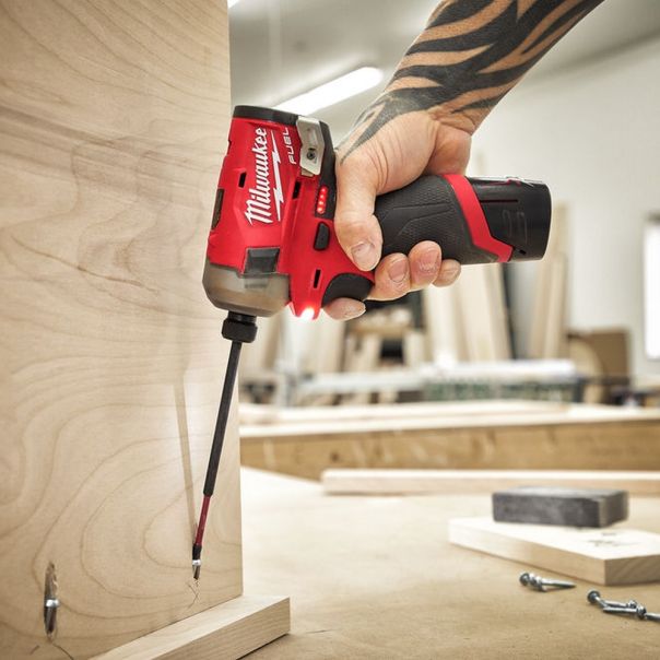 MILWAUKEE Aku. udarni odvijač hidraulični 1/4” 12V 2Ah - M12FQID-202X - 4933464973