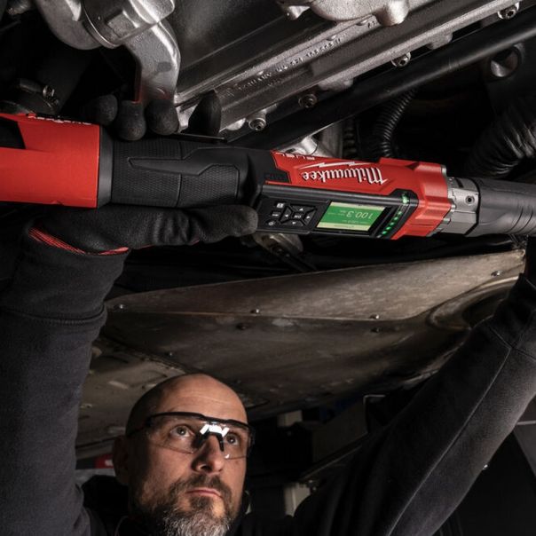 MILWAUKEE Aku. moment ključ 3/8” 13.6 - 135.6 Nm 2Ah - M12ONEFTR38-201C - 4933464967