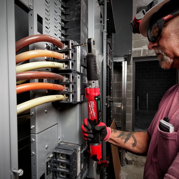 MILWAUKEE Aku. moment ključ 3/8” 13.6 - 135.6 Nm 2Ah - M12ONEFTR38-201C - 4933464967