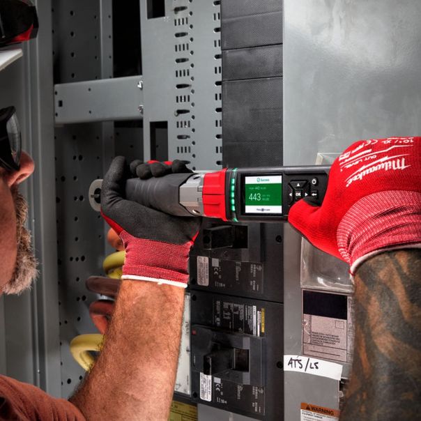 MILWAUKEE Aku. moment ključ 3/8” 13.6 - 135.6 Nm 2Ah - M12ONEFTR38-201C - 4933464967