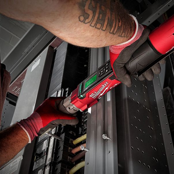 MILWAUKEE Aku. moment ključ 3/8” 13.6 - 135.6 Nm 2Ah - M12ONEFTR38-201C - 4933464967